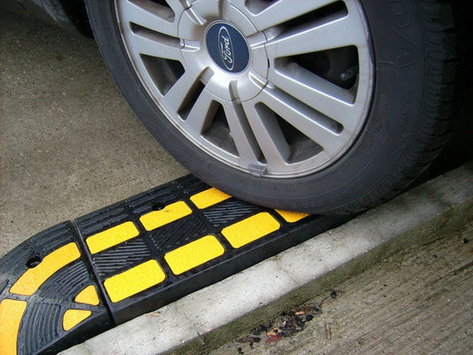 Bordsteinrampe Gummi 15 cm – Barrierefreiheit